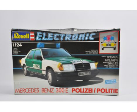 Revell 1/24 Scale Plastic Electronic Kit. Mercedes Police Car. Complete. Ex Shop Condition. 