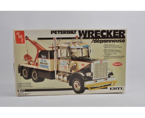 AMT Ertl 1/25 Scale Plastic Truck Kit. Peterbilt Wrecker. Complete. Ex Shop Condition. 