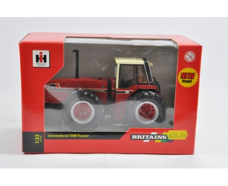 Britains 1/32 International 3588 Tractor Snoopy. M in Box.