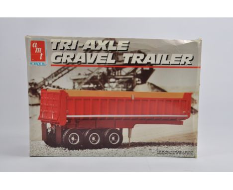 AMT Ertl 1/25 Scale Plastic Truck Kit. Tri Axle Gravel Trailer. Complete. Ex Shop Condition. 