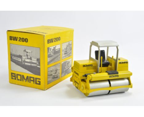 Conrad Gescha 1/24 No. 2950 BOMAG BW 200 Strassenwalze Roller. NM to M in Box.
