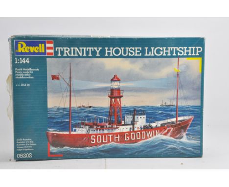 Revelle 1/44 plastic model kit. Trinity house Light ship. Complete. Ex Shop Condition. 