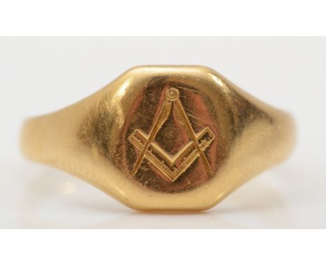 Masonic interest, an 18ct gold Masonic signet ring, Birmingham 1935, R, 5.8gm. 