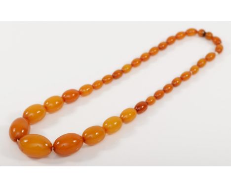 A butterscotch amber Bakelite graduated bead necklace, 28 - 11mm beads, 50cm, 46gm Condition report - the thread is loose in 
