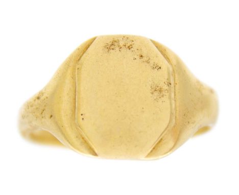 A high-purity gold (tests 14ct) gentleman's signet ring. Size R 1/2, 5.8g.Various dents and scratches, light wear to the rais