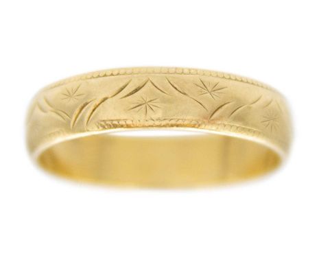 A 9ct hallmarked band ring with incised decoration. Size P, 2.8g.