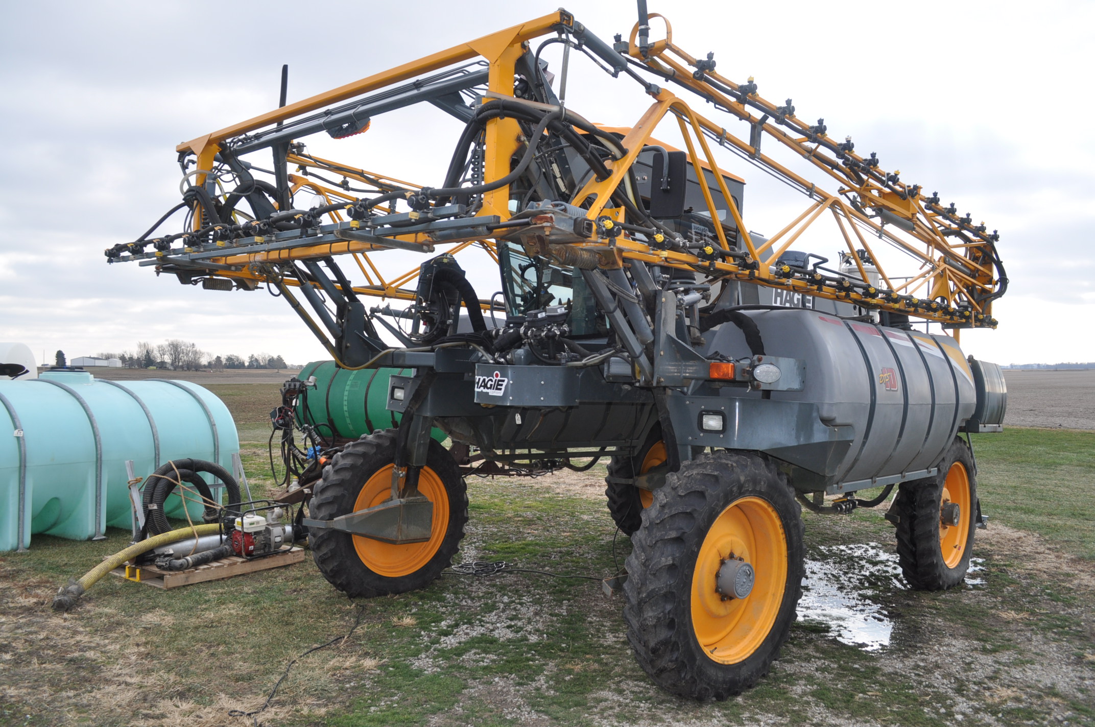 Hagie DTS 10 Sprayer, 2011, (2) 500 gal poly tanks, 80' boom, 15
