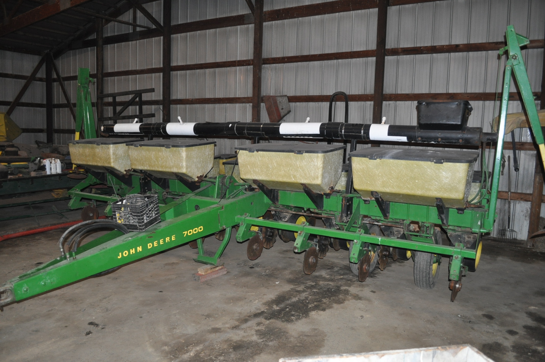 John Deere 7000 8 row narrow corn planter, dry fertilizer, auger fill, monitor, folding markers,