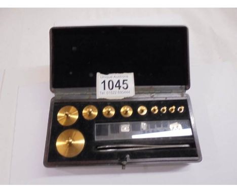 A vintage bakelite boxed Baird &amp; Tatlock Ltd., Hatton Garden, London precious metal weights.