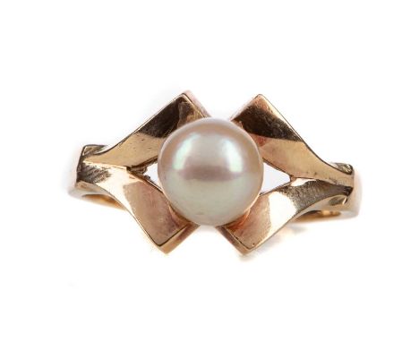 FAUX PEARL DRESS RING,in nine carat gold, size N 1/2, 4g