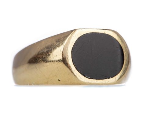 GOLD SIGNET RING,set with an oval black hardstone, marked 14K, size S, 6.9g