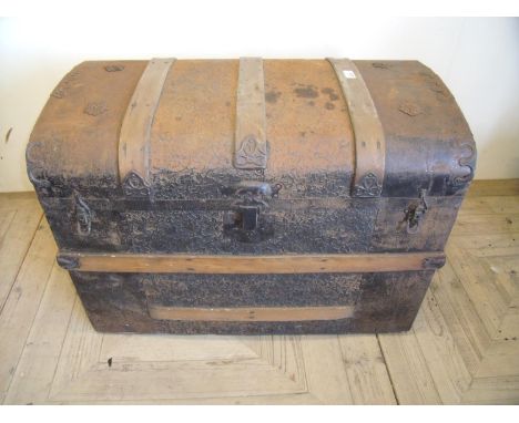 Victorian tin and wooden bound dome top trunk (82cm x 46cm x 59cm) 