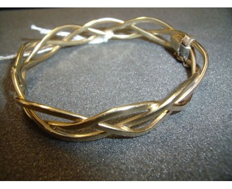 9ct gold bangle (17grams) 