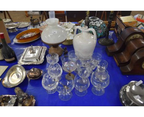 METAL BASED OIL LAMP, VARIOUS DRINKING GLASSES AND A DOUBLE HANDLED JAR