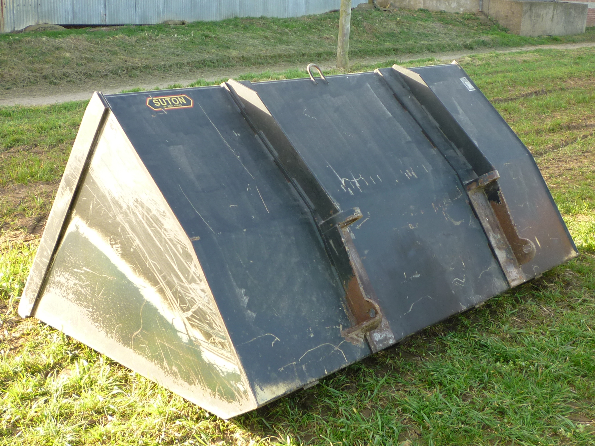 JCB Telehandler grain bucket (approximate capacity 2 tonnes)