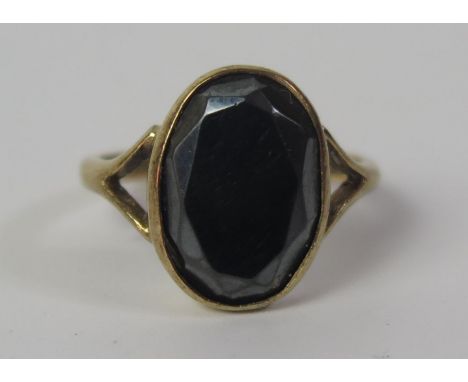 A 9ct Gold and Hemmatite Ring, size L.5, 3.2g 