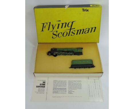 A Trix OO Gauge Flying Scotsman 4-6-2 Loco with Tender LNER 4472, excellent (needs cleaning) in box with instruction leaflet 
