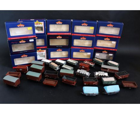 A Collection of Bachmann Rolling Stock with some empty boxes to fit 