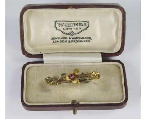 A 15ct Gold and Ruby Floral Brooch, 39mm, boxed, 1.9g 