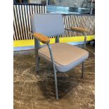(13) Suberbes Chaises Cuir/Métal, avec Bras QUANTITÉ X PRIX MISÉ