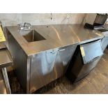 Comptoir en Acier Inox. ALTA DESIGN, avec Évier, 2-Portes, 60'' x 29''
