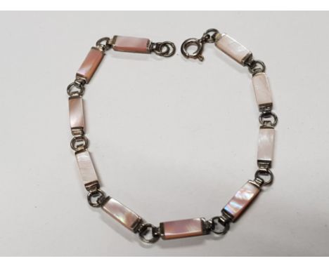 SILVER AND PINK MOTHER OF PEARL BRACELET, 7G