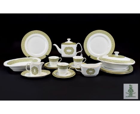 Royal Doulton Tea Service Sonnet H 5012  comprising teapot, milk jug, sugar bowl with lid, 6 teacups, 8 saucers, 8 dinner pla