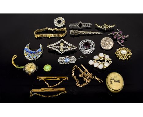 A Collection Of Vintage Crystal Set Costume Jewellery Approx 17 items in total to include several crystal set brooches, small