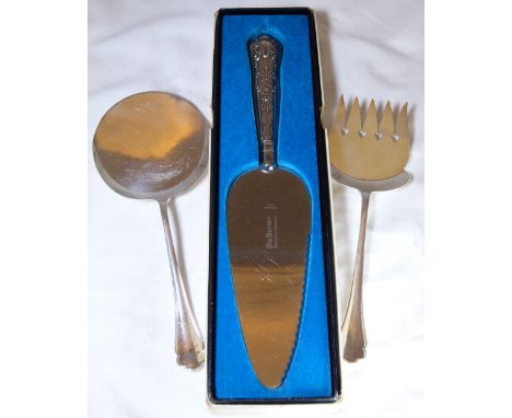 ART DECO SERVERS. Pair of silver Art Deco servers, slice and fork dated 1923 Harry Atkin and a boxed silver Kings pattern ser
