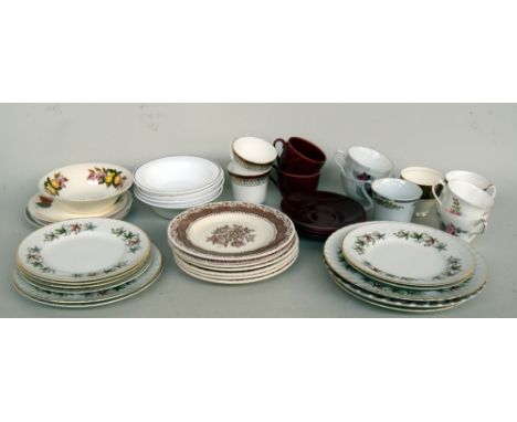 A selection of 1950s/60s ceramic ware, to include side plates and dinner plates in the Ridgway 'Ellesmere' pattern and three 