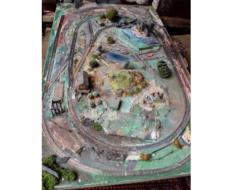 LARGE MODEL TRAIN TRACK