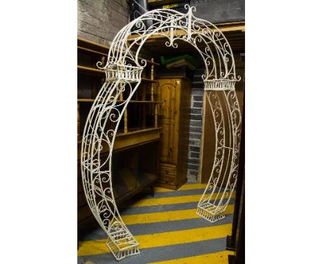 CREAM METAL GARDEN ARCH