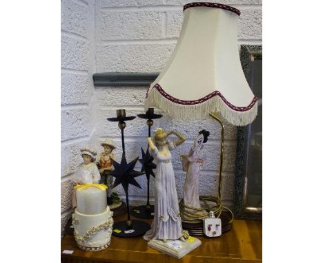 TABLE LAMP, 3 FIGURES + PR CANDLESTICKS