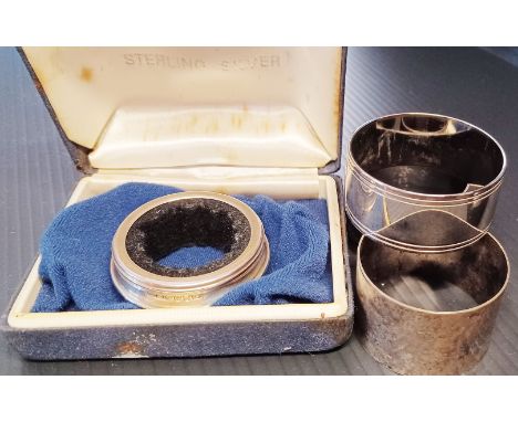 &nbsp;MODERN STERLING SILVER CASED NAPKIN RING, AND 3 PLATED EXAMPLES