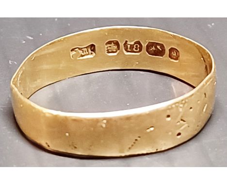 18CT GOLD WEDDING BAND RING SIZE R 2.2g