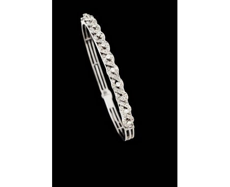 Portuguese goldTriple thread bangle set with 12 brilliant cut diamonds totalling (ca.0.30ct) and various smaller onesOporto h