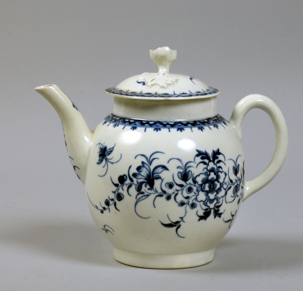 An 18c blue and white Worcester teapot & cover painted with the 'Peony