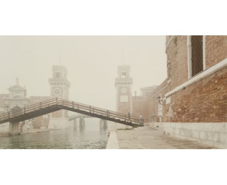 C-Print auf Agfa-Papier. 23,5 x 47,1 cm (29,4 x 50,6 cm). Rückseitig auf einem Aufkleber mit Kugelschreiber eigenhändig datie