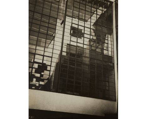 Vintage, Gelatinesilberabzug (Kontaktabzug). 11,3 x 8,3 cm (11,6 x 8,5 cm). Rückseitig mit Photographen- und Eigentümerstempe