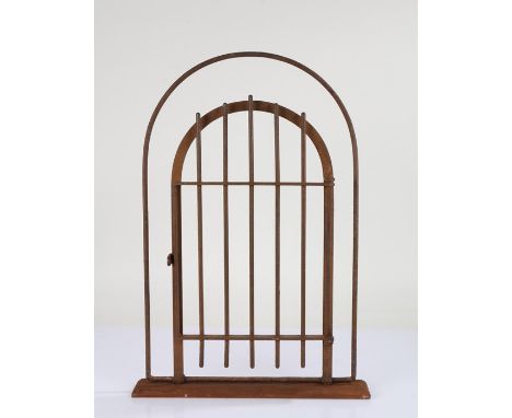 Charming iron model gate, the arched top above the gate with bars, 43cm wide, 63cm high