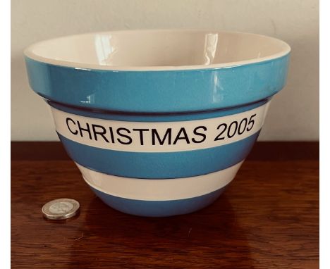 TG GREEN CORNISH WARE 2005 CHRISTMAS PUDDING BOWL, DIAMETER APPROX 16cm
