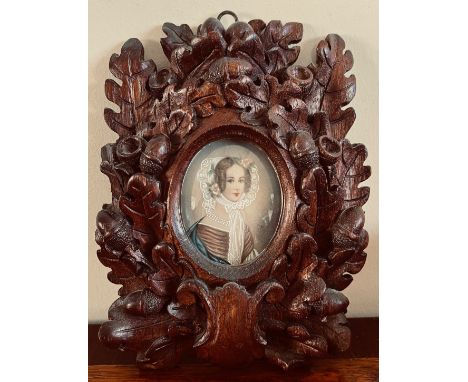 CARVED 'OAK TREE' FRAME CONTAINING MINIATURE PORTRAIT, APPROX 8 x 6cm