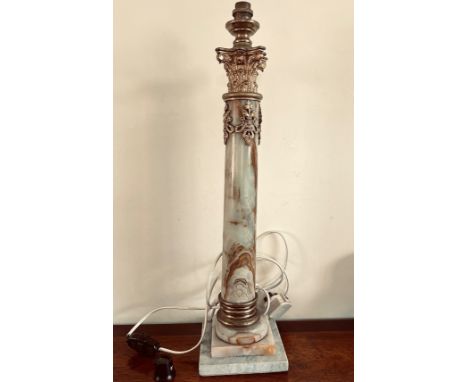 MARBLE COLUMN TABLE LAMP WITH GILDED ROCOCO CAPITAL, HEIGHT APPROX 58cm