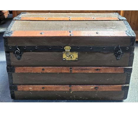 Vintage dome topped travel trunk with hinged cover. Approx. 52 x 76 x 46cms
used with scuffs scratches etc