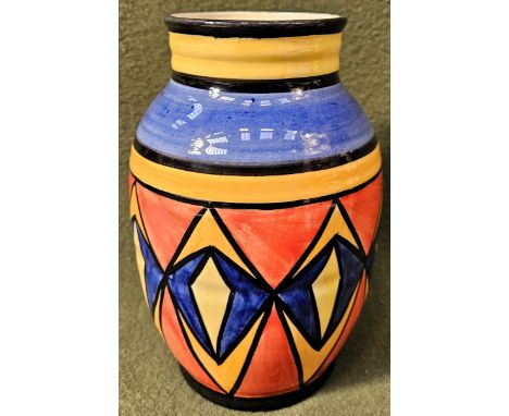 Lorna Bailey Moray Pottery hand paintwd and glazed ceramic vase. Approx. 19cms H
reasonable used condition