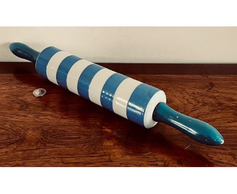 TG GREEN CORNISH WARE ROLLING PIN
CHIPPED PAINT ON WOODEN HANDLES