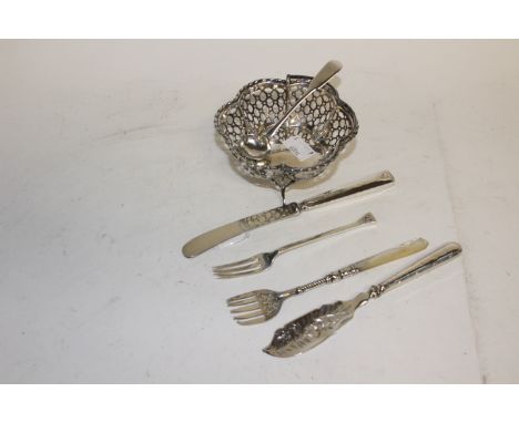 A silver tri toothed pierced basket, approx 2.36ozt, Birmingham 1911, with silver sauce spoon, fork 0.92ozt, silver butter kn