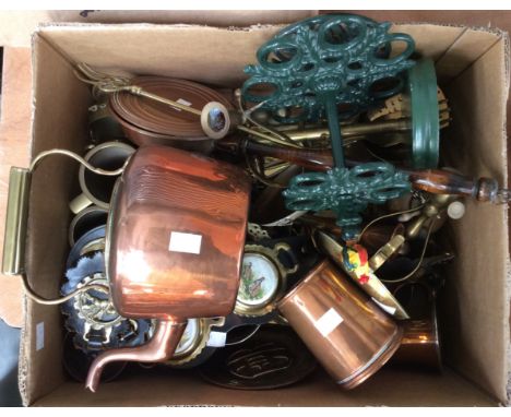 A collection of brass and copper ware including horse brasses, tankards, kettle, small bed warmer, compass, fire dogs etc (1 