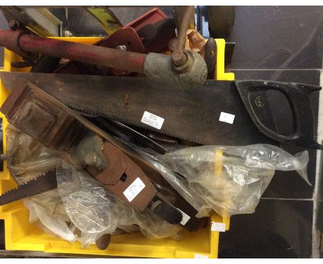 A large collection of vintage tools including saws, plains, chisels, some by Spear and Jackson (1 box)