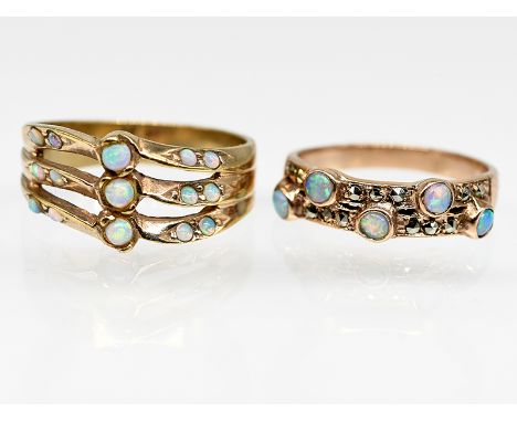 2 verschiedene Ringe mit Opal-Cabochons, Anfang 20. Jh.375/- Roségold. Gesamtgewicht ca. 5,8 g. Zweifach und dreifach unterte